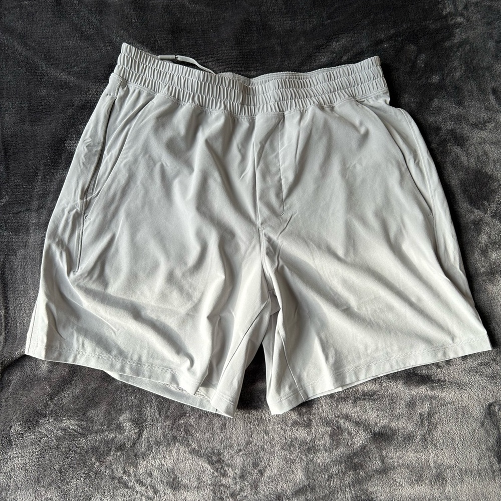 NEW Lululemon pace braker short 7in grey - medium
